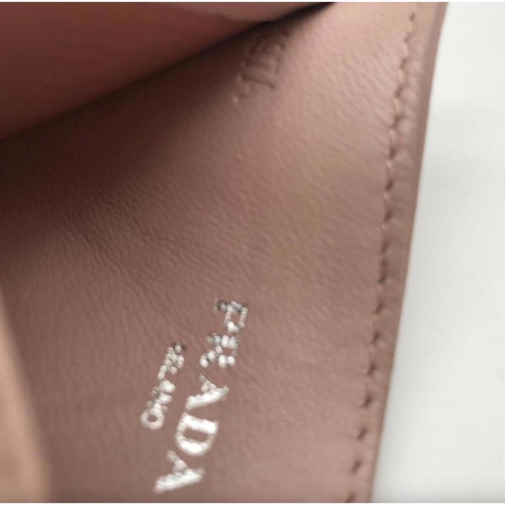 Prada Pink Nappa Gaurfre Leather Card hold Pre-Loved Good condition - Picture 5 of 9